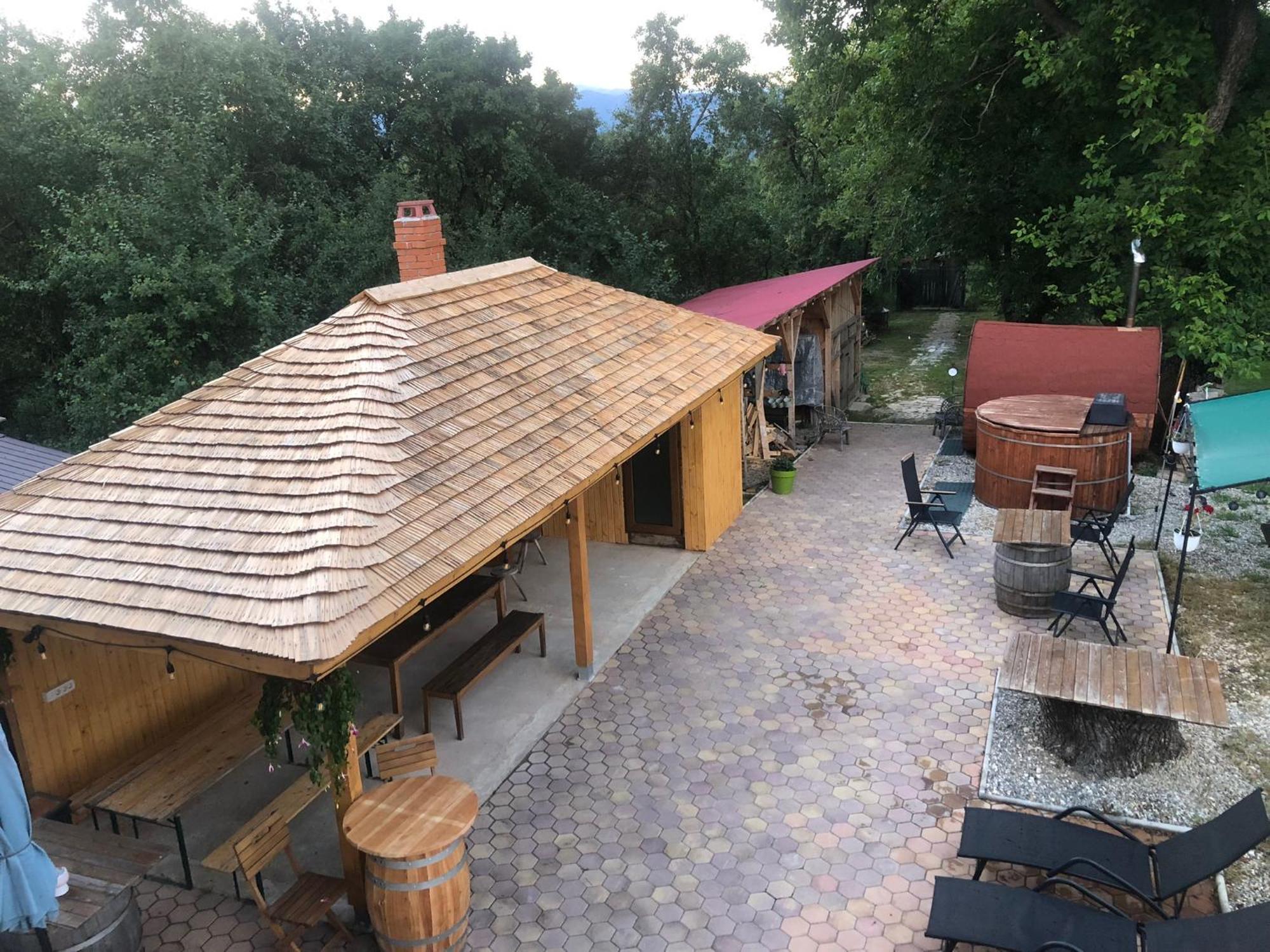 Pensiunea Cretisoara Campulung Exterior photo
